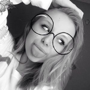 Meet your Posher, Kenzie